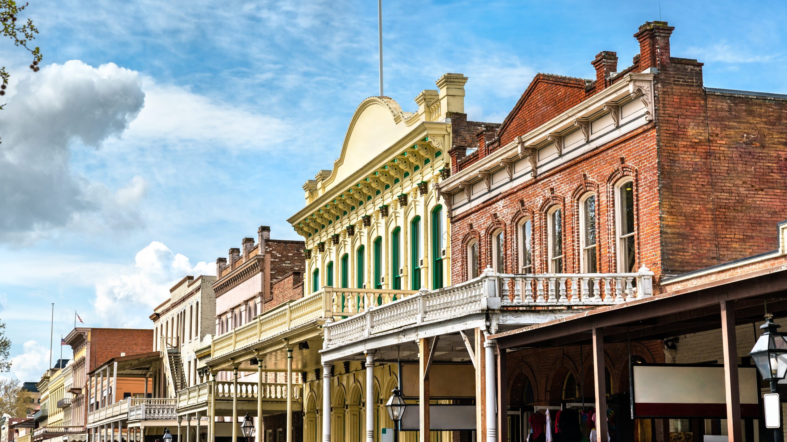 Colonial architecture in Old Sacramento Historic District