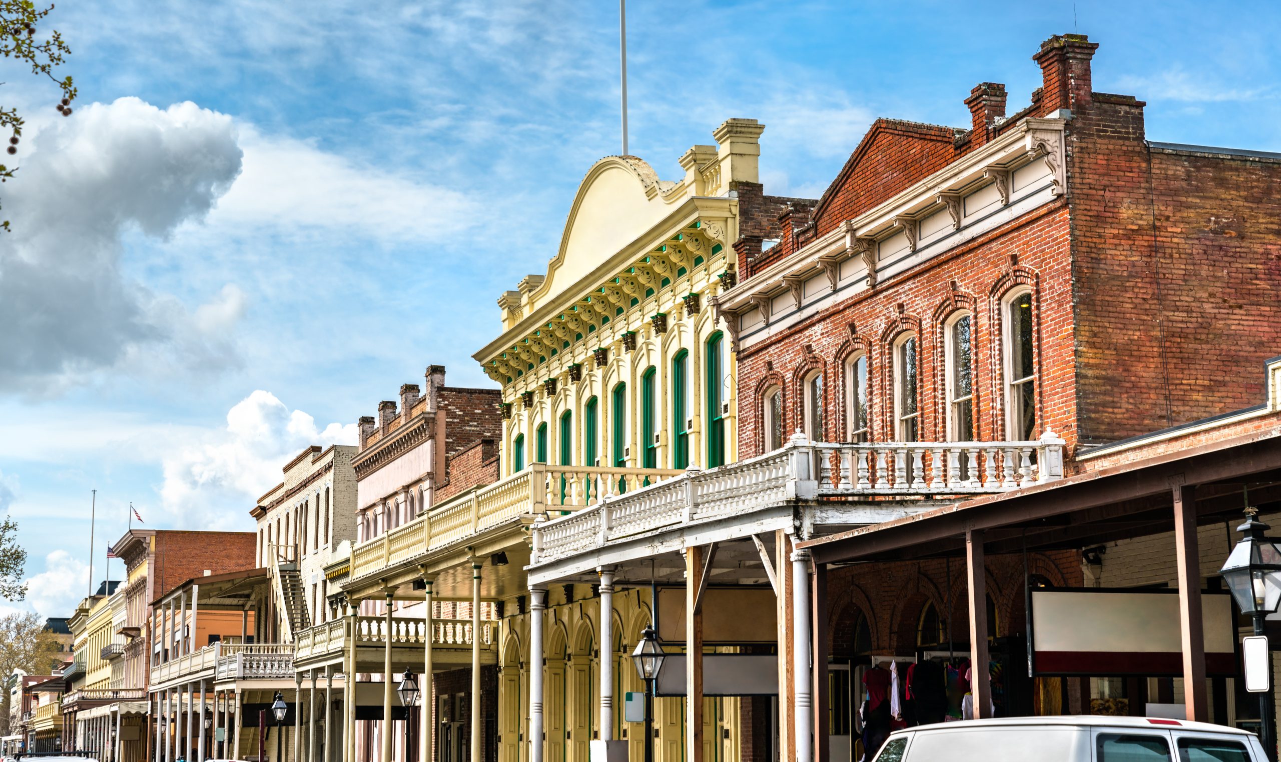 Colonial architecture in Old Sacramento Historic District
