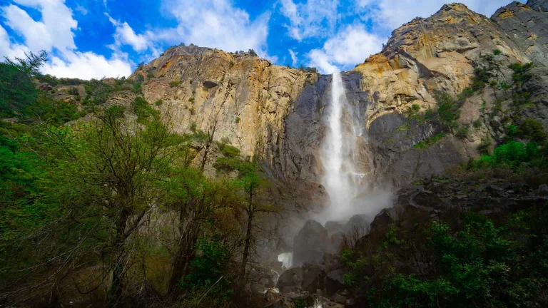 Image from Yosemite gushers on DogTrekker