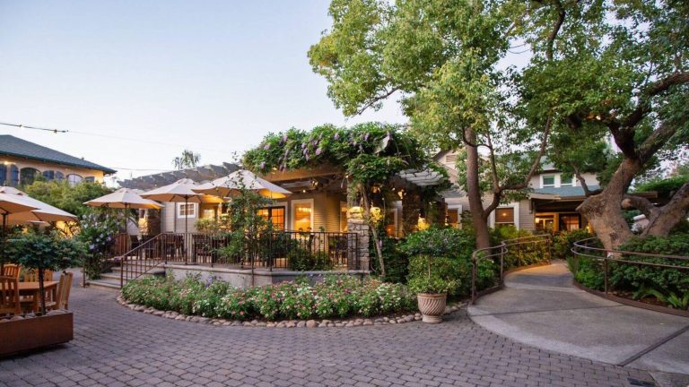 Appellation Lodi Wine & Roses Hotel