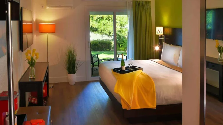 Foothills Motel, a dog-friendly hotel in Auburn, California