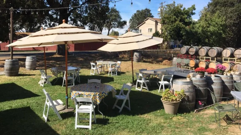 Freeport Wine Country Inn, a dog-friendly restaurant in Sacramento, California