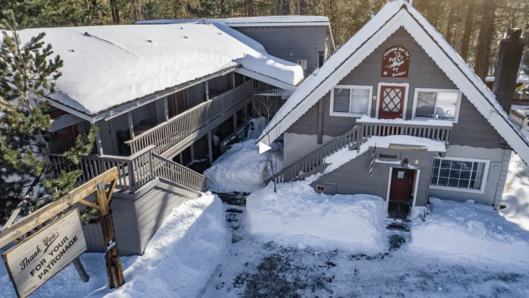 Cinnamon Bear Inn, a dog-friendly lodging in Mammoth Lakes, California