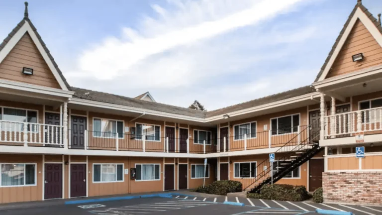 Bayside Inn and Suites