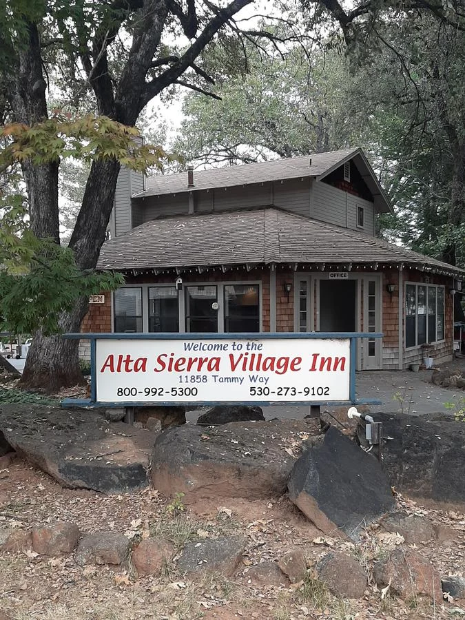 Alta Sierra Village Inn, a dog-friendly hotel in Grass Valley, California
