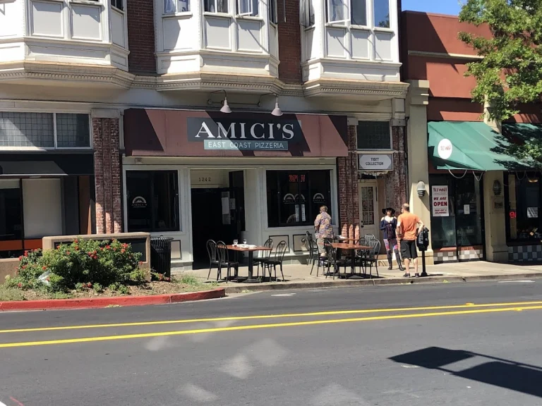 Amici’s East Coast Pizzeria