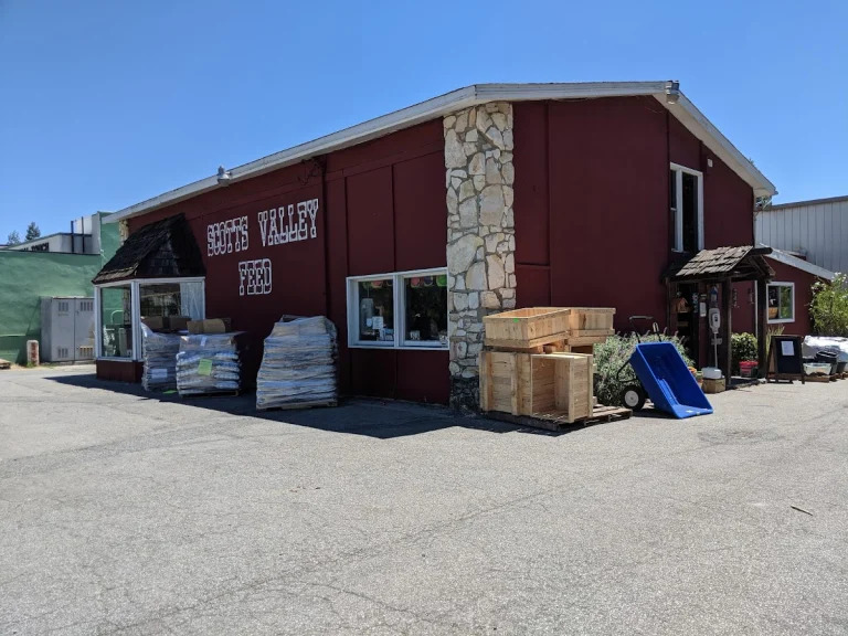 Animal House Pet Store, a dog-friendly pet supply store in Scotts Valley, California
