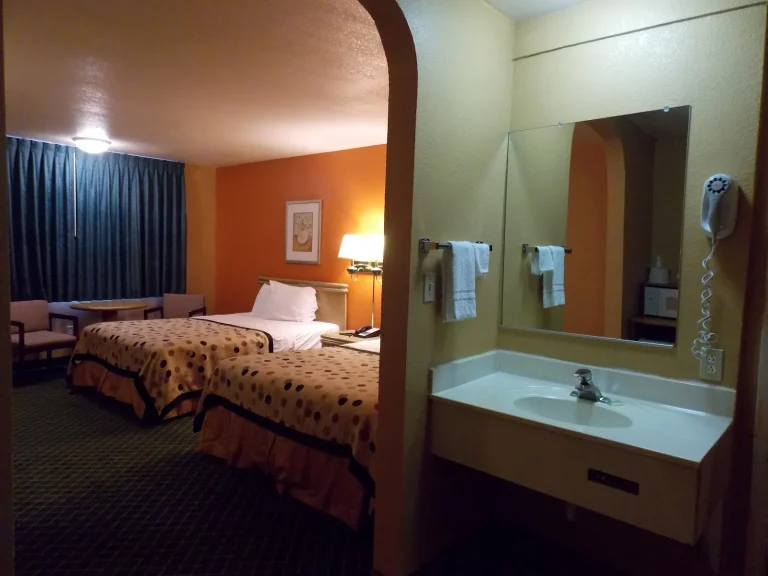 Apex Inn