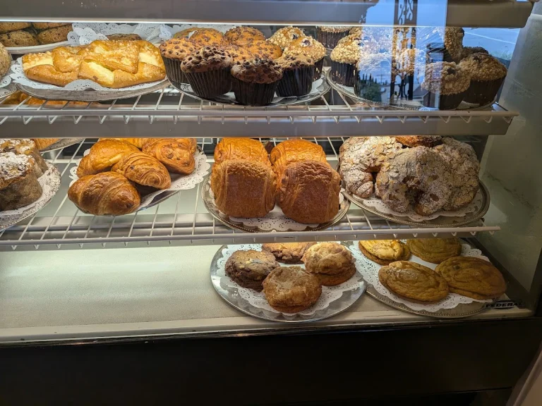 Aroma Coffee & Tea Company, a dog-friendly restaurant in Studio City, California