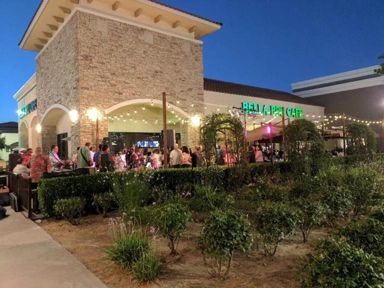 Bella Bru, a dog-friendly restaurant in Sacramento, California