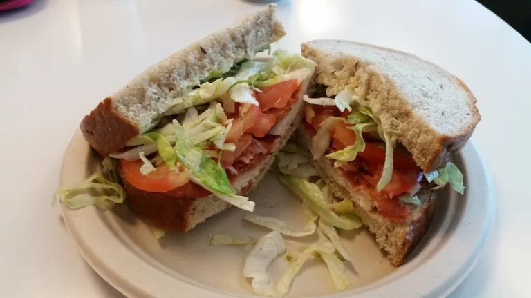 Bianchini’s Sandwich & Salad, a dog-friendly pet supply store in Petaluma, California