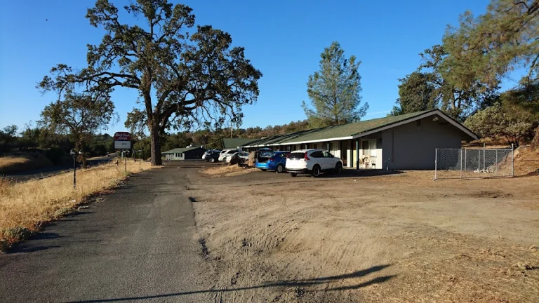 Black Hawk Lodge, a dog-friendly hotel in Coarsegold, California