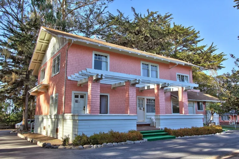 Butterfly Grove Inn