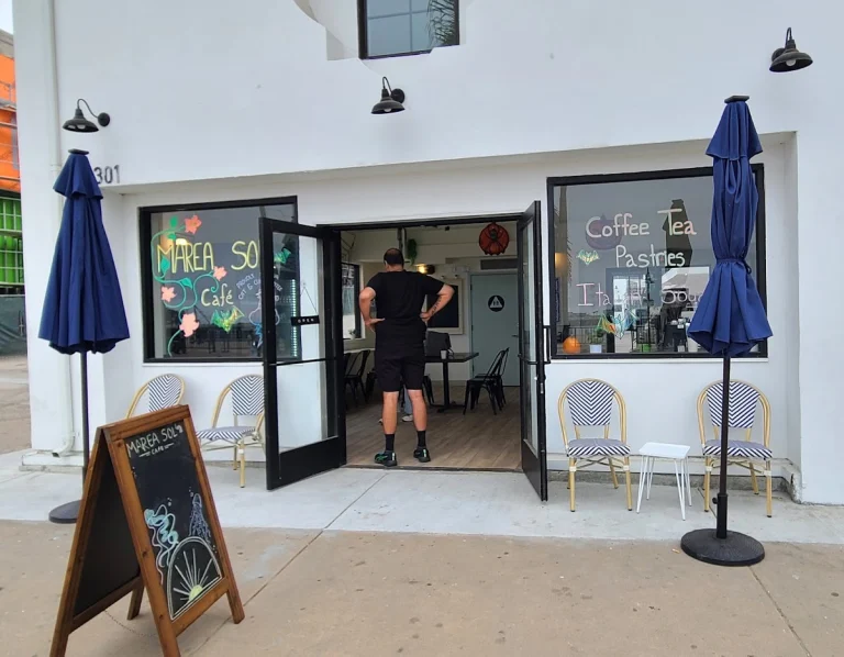 Cafe Mare, a dog-friendly restaurant in Santa Cruz, California