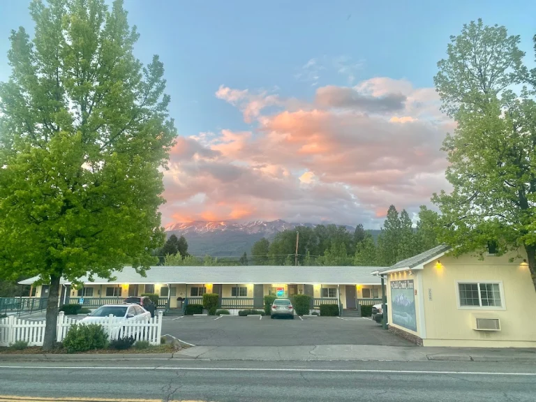 Cold Creek Inn & Suites