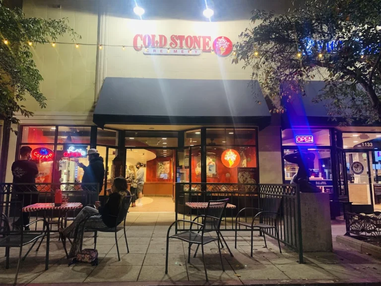 Coldstone Creamery, a dog-friendly restaurant in Santa Cruz, California