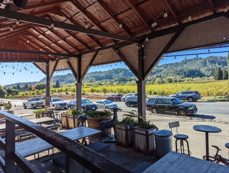 Dry Creek General Store, a dog-friendly restaurant in Healdsburg, California
