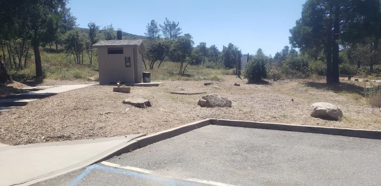 El Cariso Nature Trail, a dog-friendly hiking trail in Lake Elsinore, California