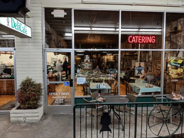 Erik's DeliCafe, a dog-friendly restaurant in Scotts Valley, California