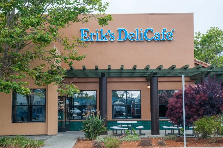 Erik's DeliCafe, a dog-friendly restaurant in Santa Cruz, California