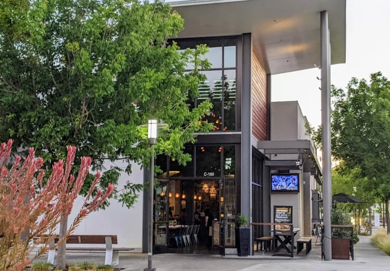 Eureka!, a dog-friendly restaurant in Concord, California