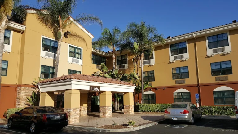Extended Stay Los Angeles, a dog-friendly restaurant in Woodland Hills, California