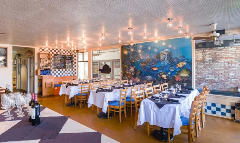Flaherty’s Oyster Bar, a dog-friendly restaurant in Carmel By The Sea, California