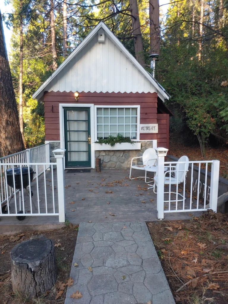 Gables Cedar Creek Inn, a dog-friendly lodging in Twain Harte, California