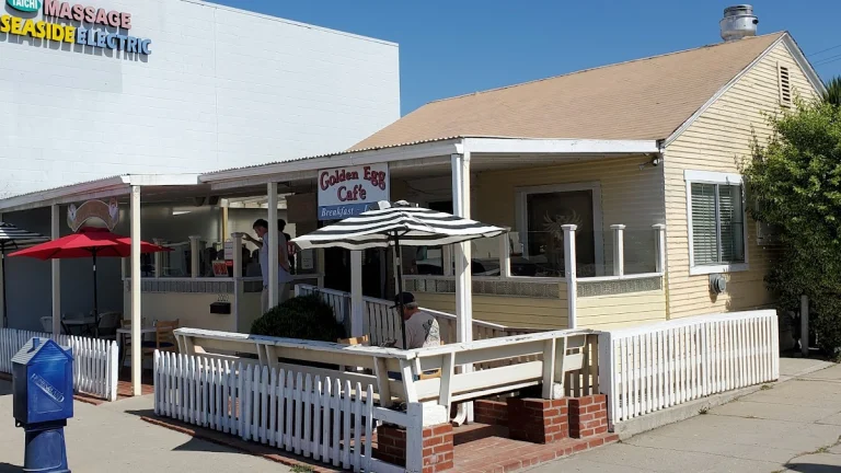 Golden Egg Cafe, a dog-friendly restaurant in Ventura, California