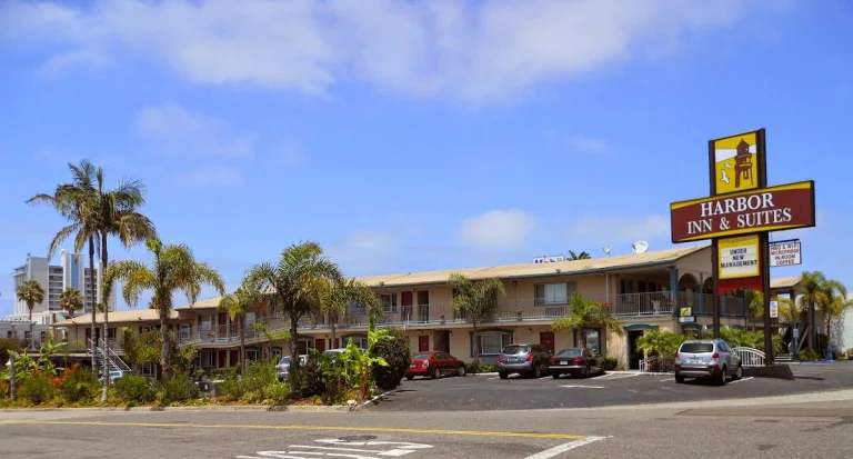 Harbor Inn & Suites