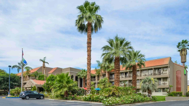 Holiday Inn Palm Desert