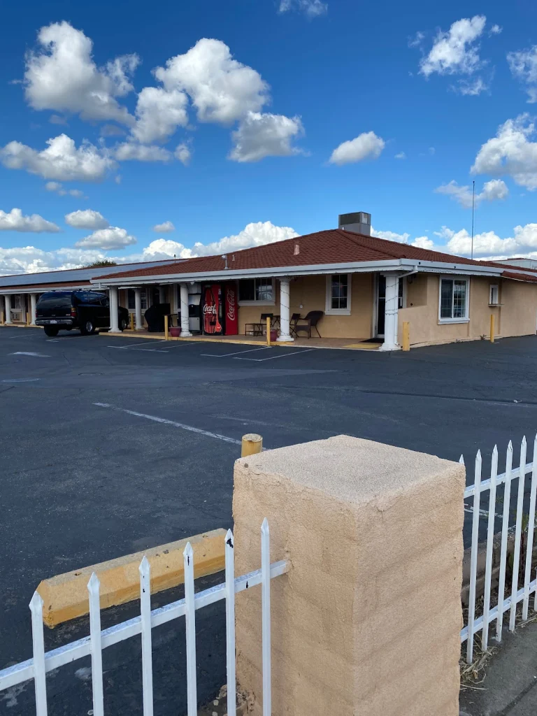 Holiday Motel, a dog-friendly hotel in Oakdale, California
