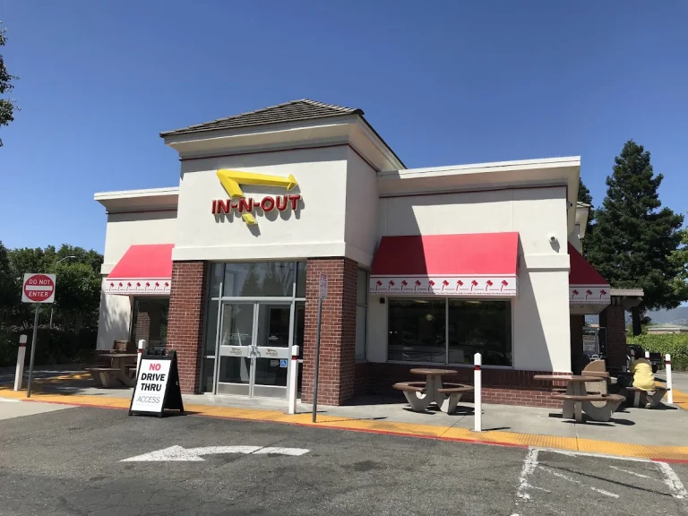 In-N-Out Burger - Vacaville, a dog-friendly restaurant in Vacaville, California