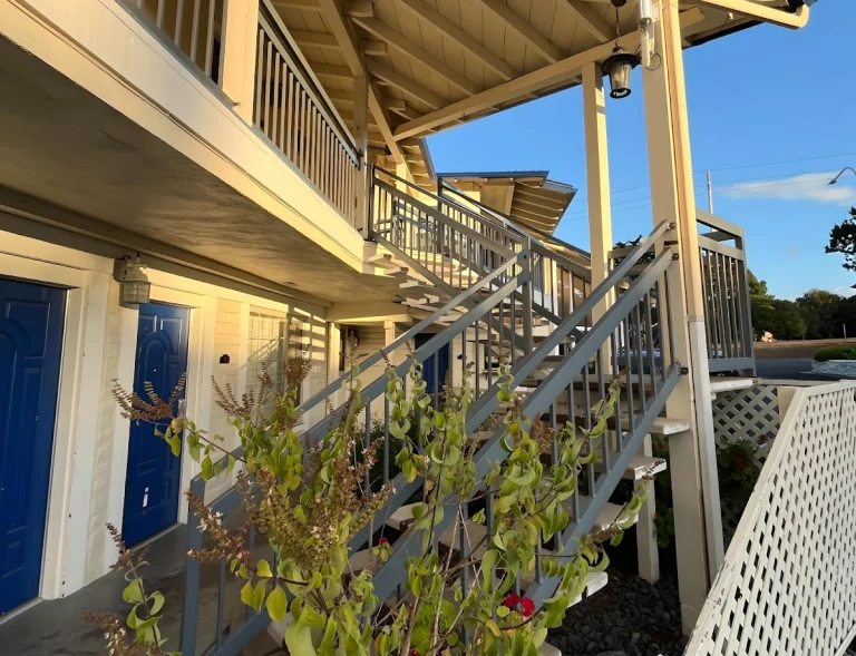 Inn By The Bay Monterey, a dog-friendly hotel in Monterey, California