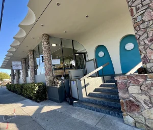 Jack’s Prime Burgers, a dog-friendly restaurant in San Mateo, California