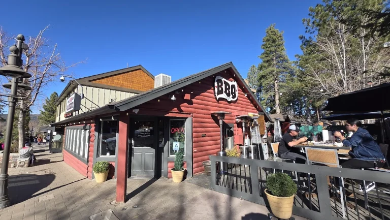 Jasper's Barbeque, a dog-friendly restaurant in Big Bear Lake, California