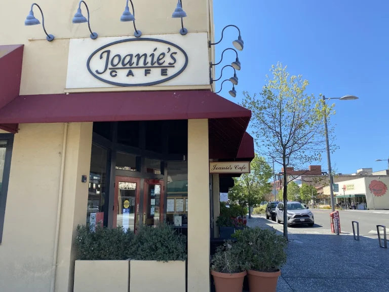 Joanie's Cafe, a dog-friendly restaurant in Palo Alto, California
