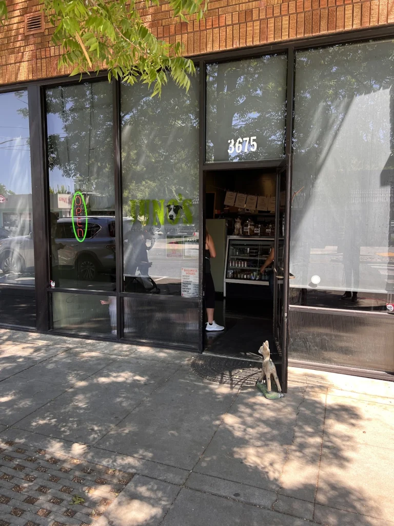 Juno's Kitchen and Deli, a dog-friendly restaurant in Sacramento, California