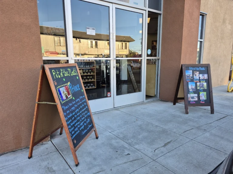 Just Food For Dogs Long, a dog-friendly pet supply store in Long Beach, California