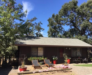 Kenwood Oaks Guest House