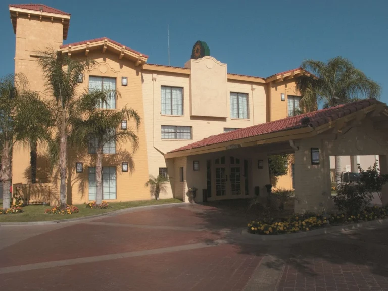La Quinta Bakersfield South, a dog-friendly hotel in Bakersfield, California