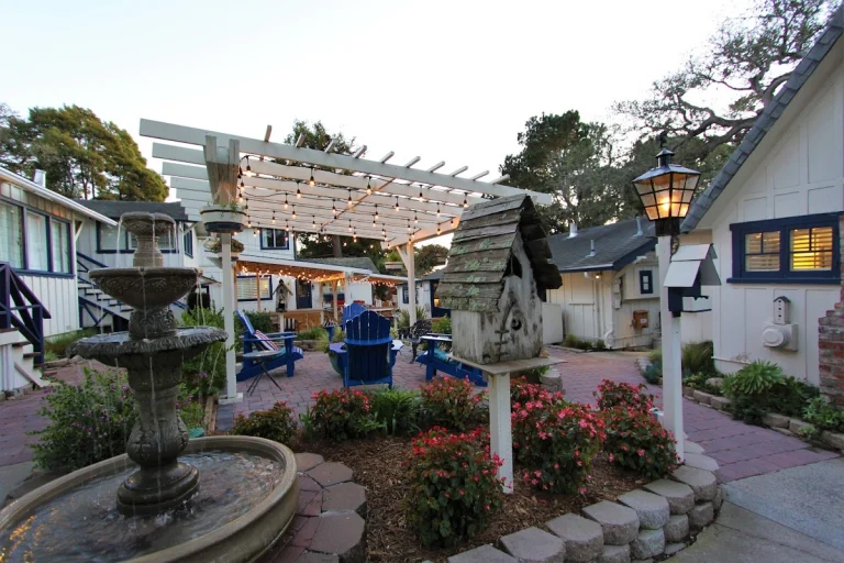 Lamp Lighter Inn & Sunset, Carmel