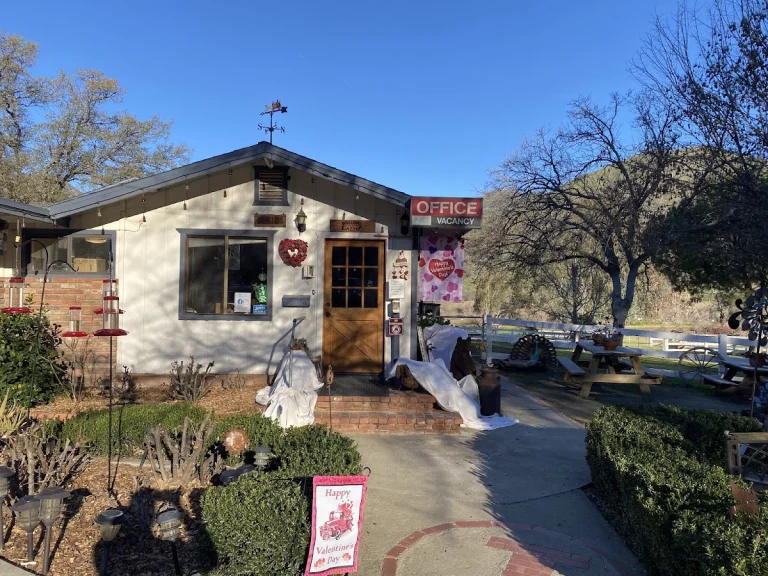 Lazy J Ranch-Americas Best, a dog-friendly hotel in Three Rivers, California