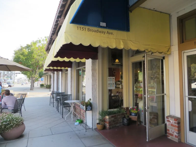 Le Croissant Cafe, a dog-friendly restaurant in Burlingame, California
