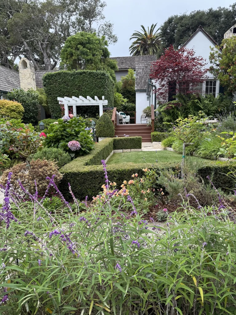 Lincoln Green Inn, Carmel