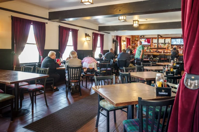 MacDuff's Public House, a dog-friendly restaurant in South Lake Tahoe, California