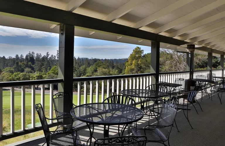 MacKenzie Bar & Grill, a dog-friendly restaurant in Santa Cruz, California