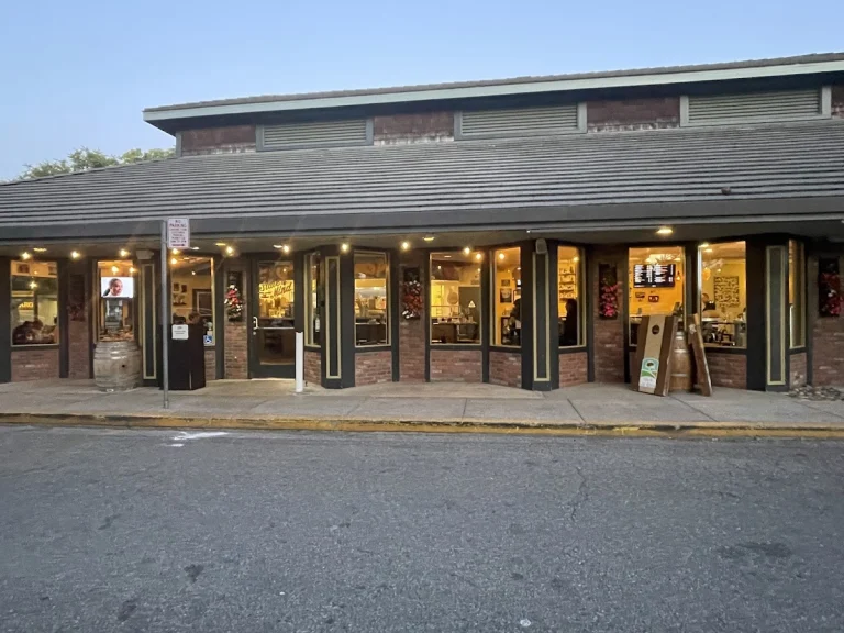 Maltby's Public House, a dog-friendly restaurant in Los Altos, California