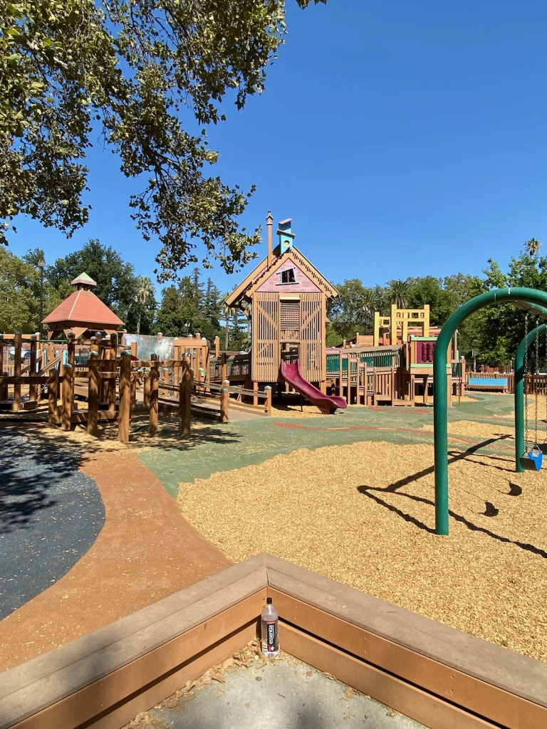 McKinley Park, a dog-friendly hiking trail in Sacramento, California