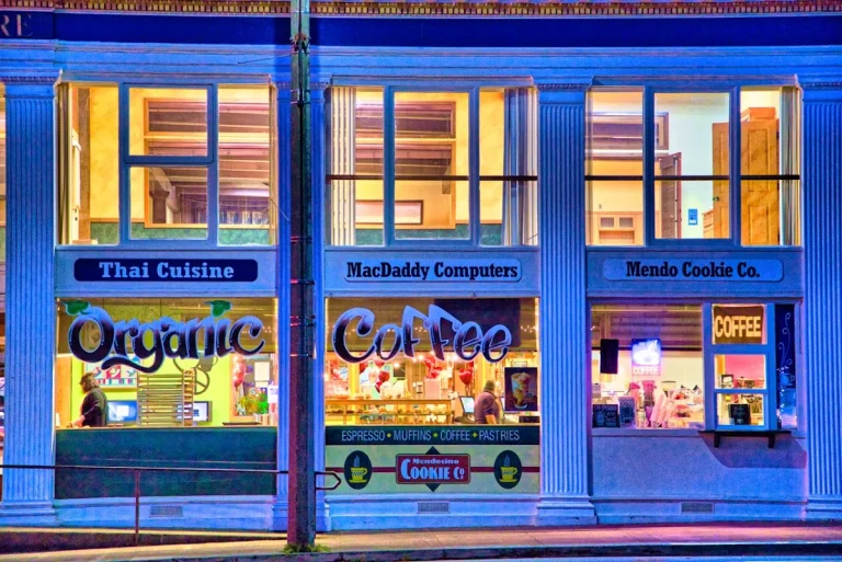 Mendocino Cookie Company, a dog-friendly coffee shop in Fort Bragg, California